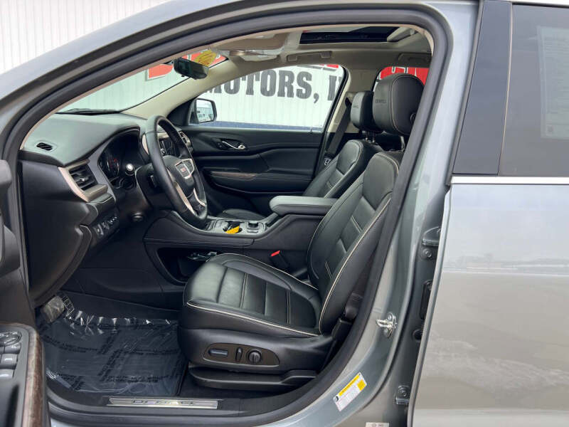 2023 GMC Acadia Denali