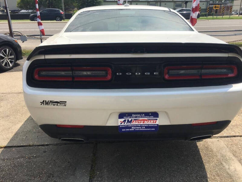 2015 Dodge Challenger SXT photo 4