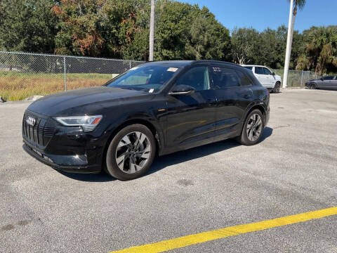 2022 Audi e-tron quattro Premium