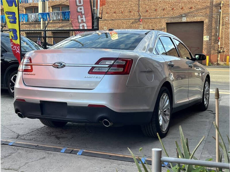 2019 Ford Taurus Limited
