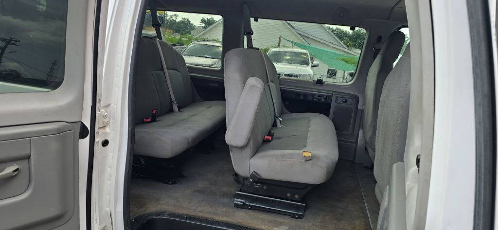 White 2013 Ford E-Series E-350 SD XLT E-350 SD XLT 3dr Passenger Van 9