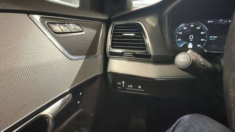 2017 Volvo XC90 T8 eAWD R-Design