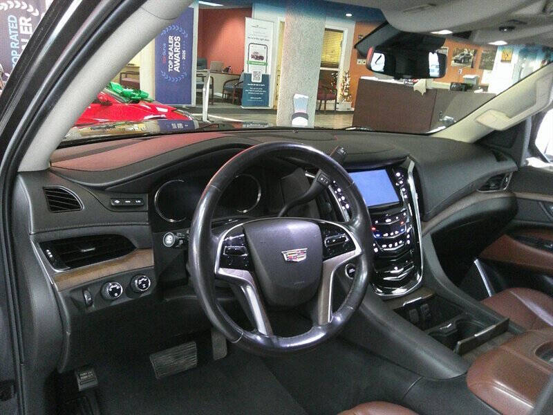 2018 Cadillac Escalade Luxury