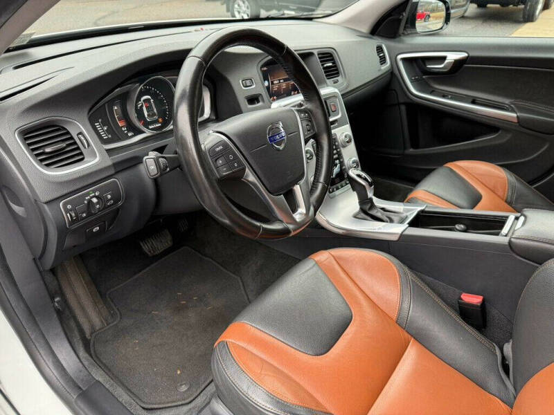 2018 Volvo V60 Cross Country T5 Premier