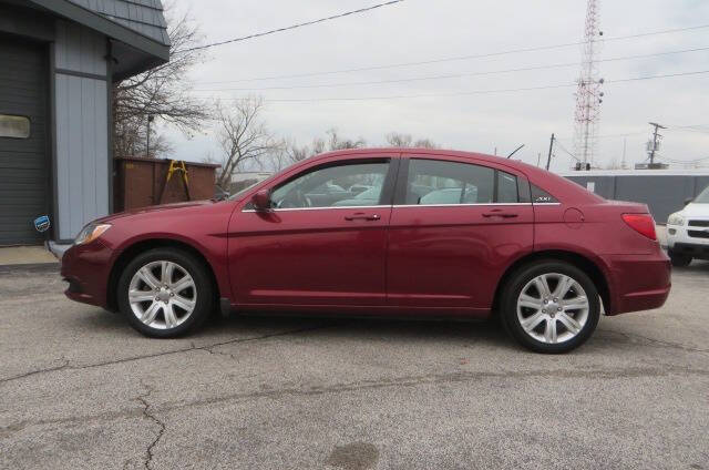 2013 Chrysler 200 Touring photo 8