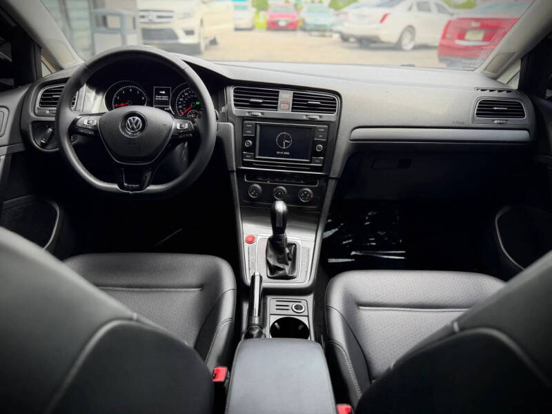 2021 Volkswagen Golf TSI