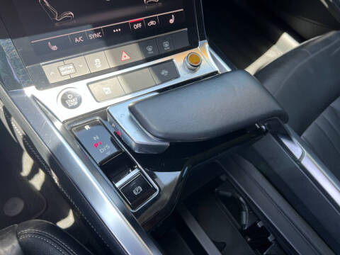 2021 Audi e-tron quattro Premium