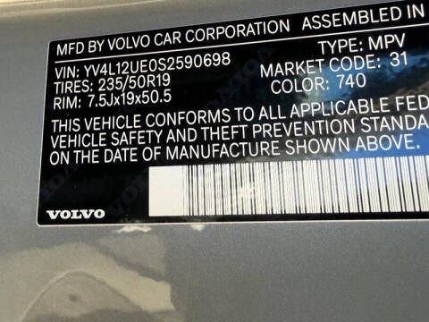 2025 Volvo XC40 B5 Plus Bright Theme