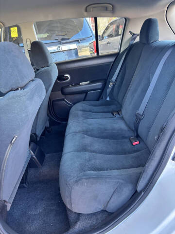 2012 Nissan Versa 1.8 SL