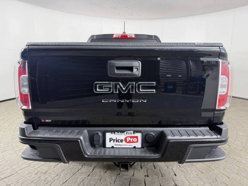 2022 GMC Canyon Elevation Standard