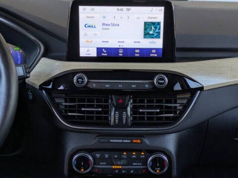 2022 Ford Escape Hybrid Titanium