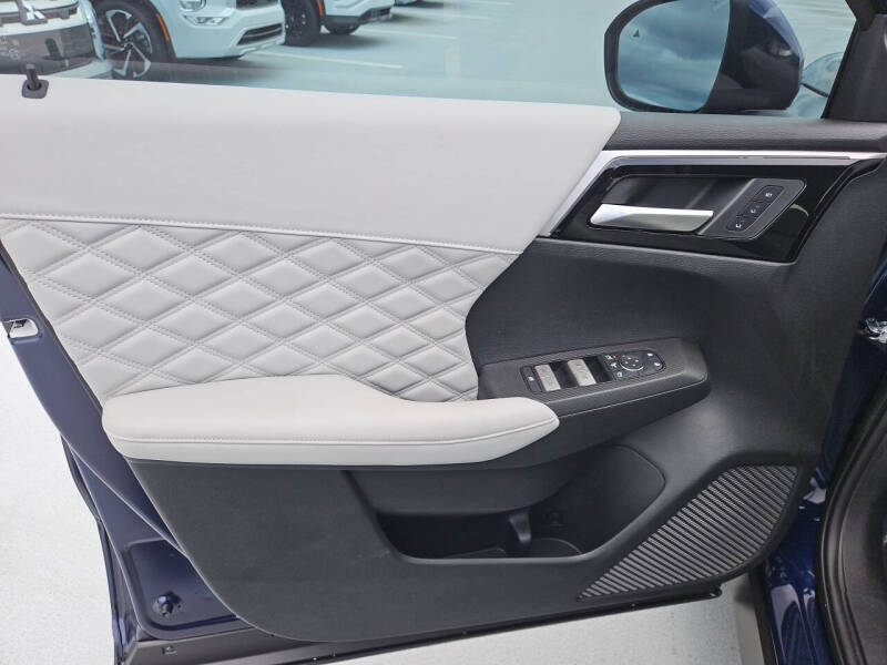 2025 Mitsubishi Outlander PHEV SEL