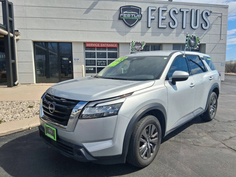 2022 Nissan Pathfinder S