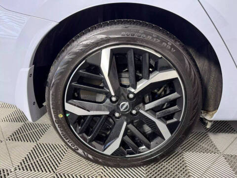 2025 Nissan Versa SR