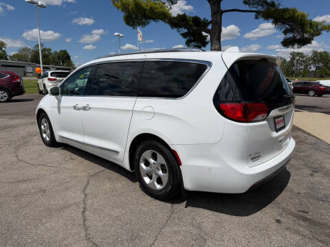 2017 Chrysler Pacifica Touring-L Plus