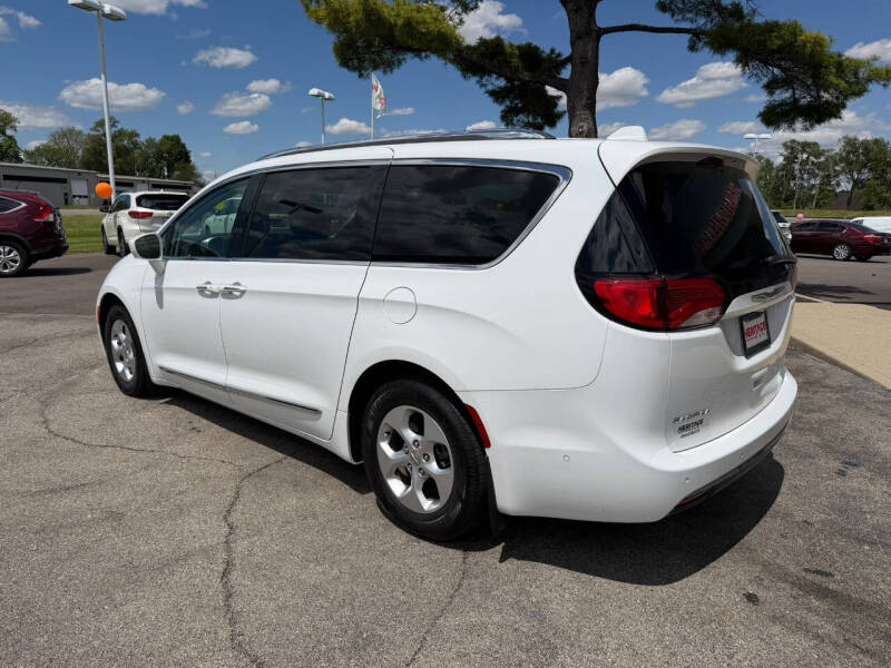2017 Chrysler Pacifica Touring-L Plus