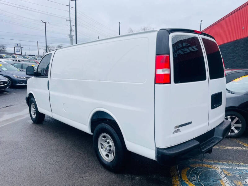 2023 Chevrolet Express 2500