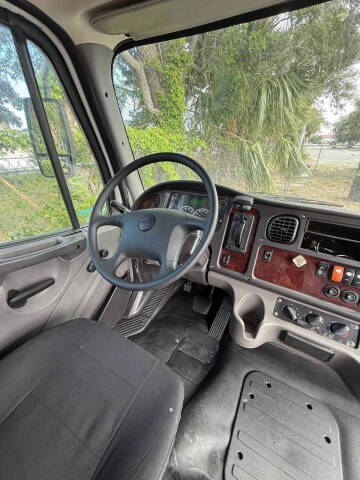 2018 Freightliner M2 106