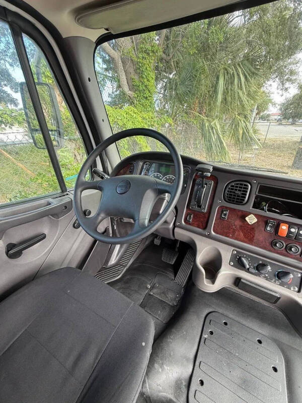 2018 Freightliner M2 106