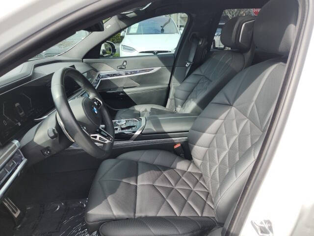 2023 BMW 7 Series 740i