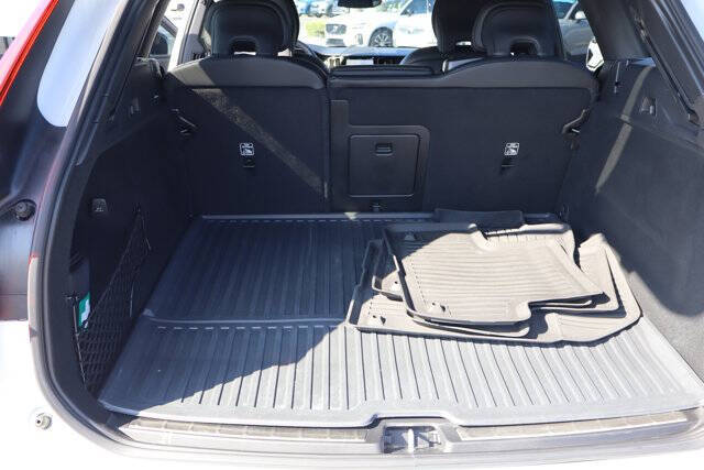 2024 Volvo XC60 Recharge T8 Ultimate Dark Theme