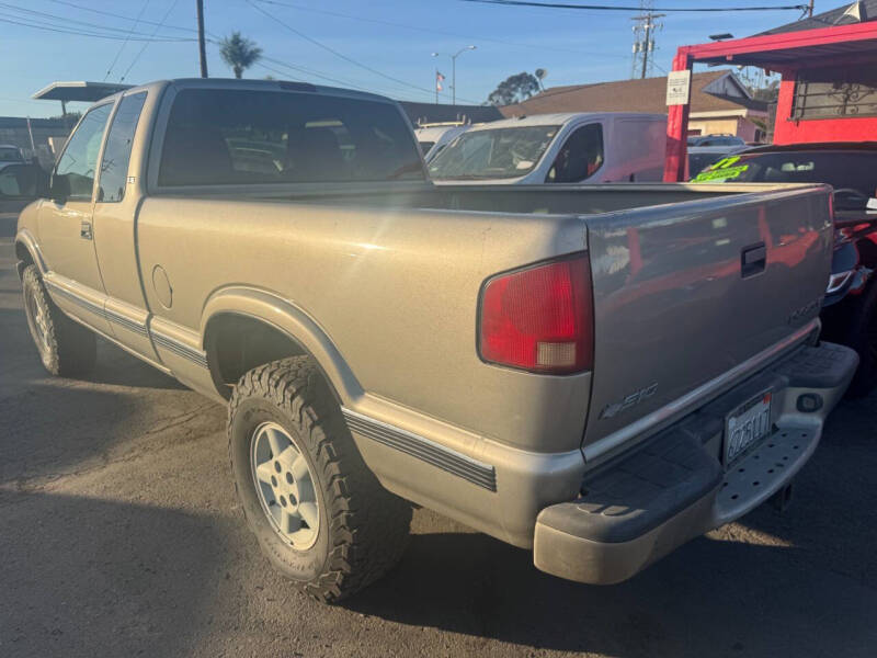 2002 Chevrolet S-10 LS