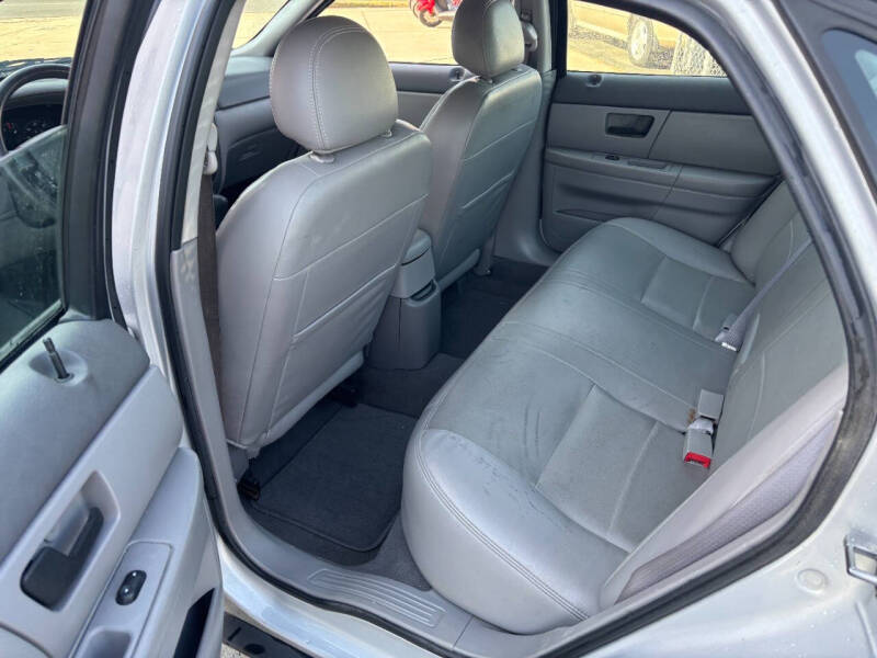 2004 Ford Taurus SES