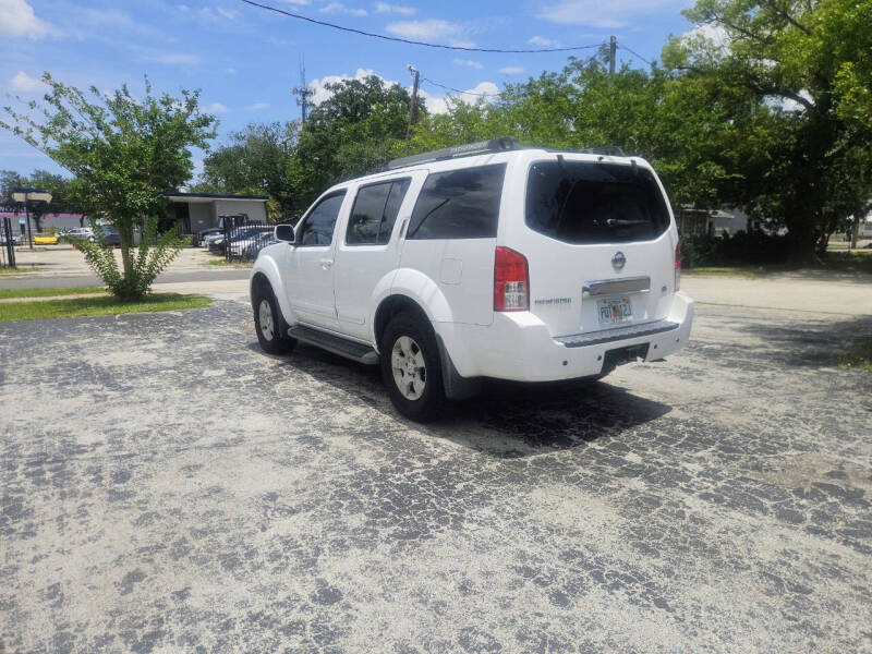 2005 Nissan Pathfinder SE