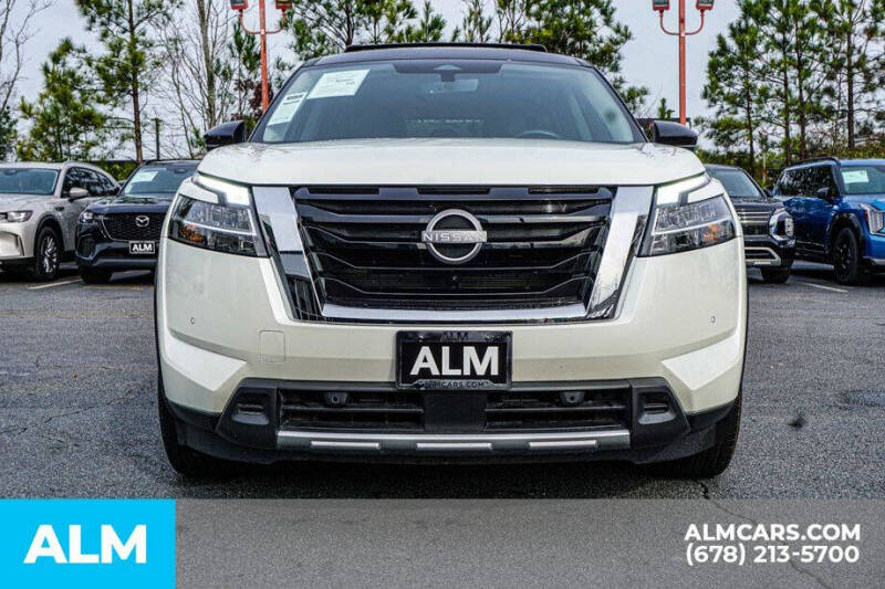 2024 Nissan Pathfinder SL