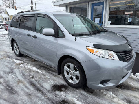 2012 Toyota Sienna Base 7-Passenger