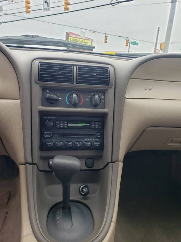 2004 Ford Mustang Deluxe