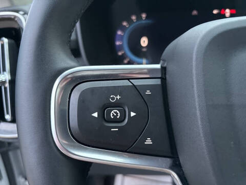 2025 Volvo XC40 B5 Plus Dark Theme