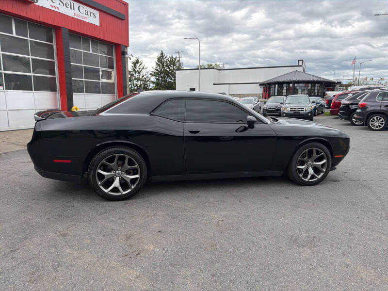 2017 Dodge Challenger SXT Plus
