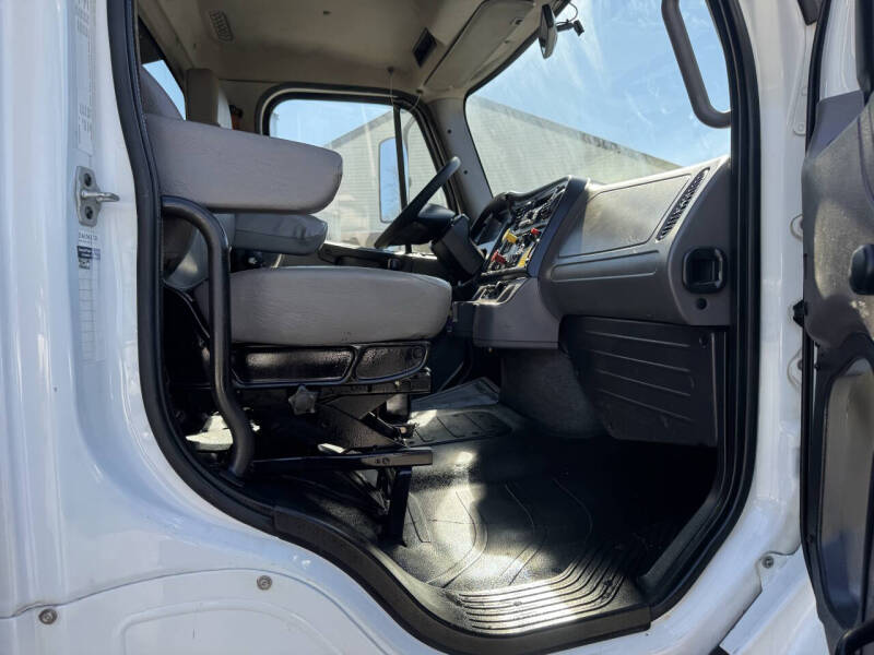 2016 Freightliner 114 SD