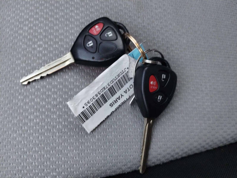 2014 Toyota Yaris 5-Door LE