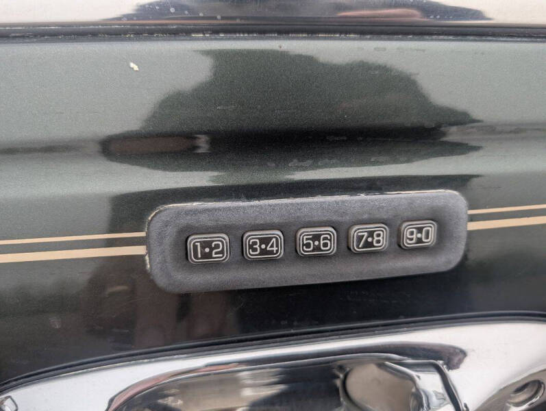 1999 Lincoln Town Car Executive