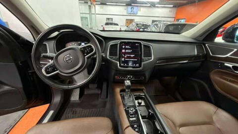 2019 Volvo XC90 T6 Momentum
