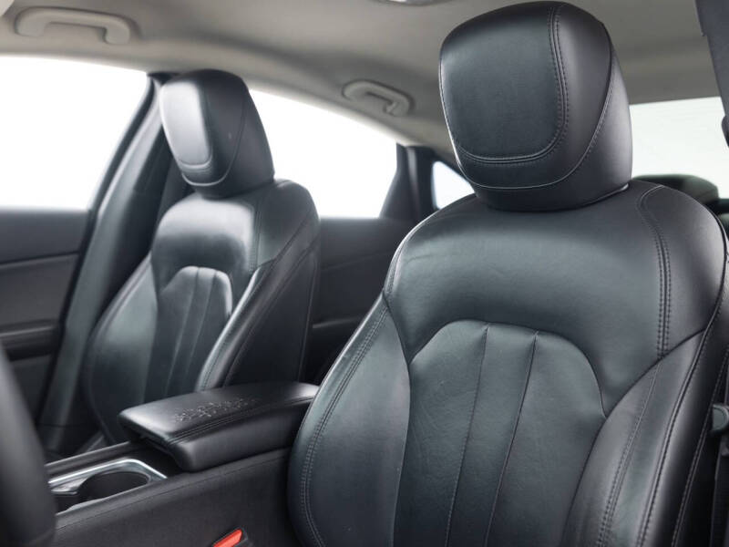 2017 Chrysler 200 Limited Platinum