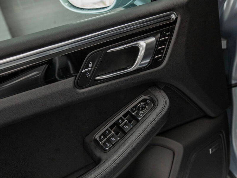 2024 Porsche Macan T