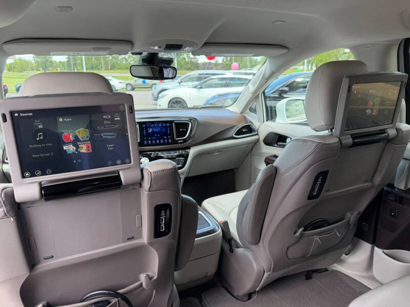 2017 Chrysler Pacifica Touring-L Plus