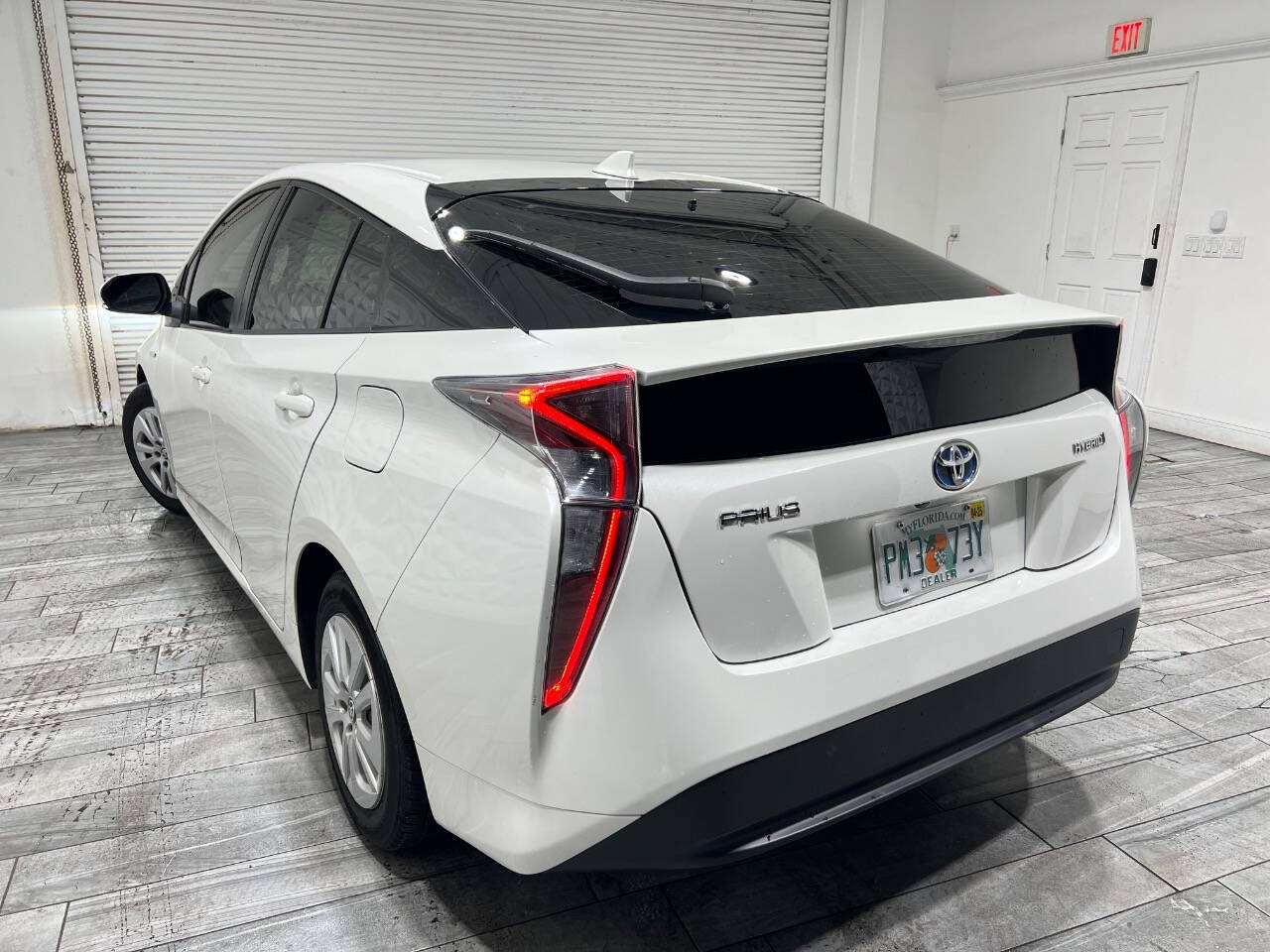 2016 Toyota Prius Two photo 16