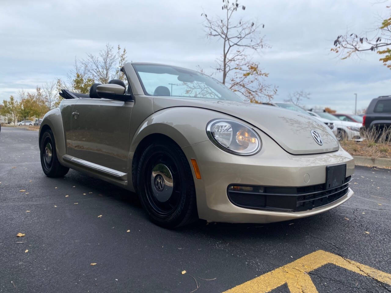 2013 Volkswagen Beetle Convertible for sale at Ideal Cars LLC in Skokie, IL