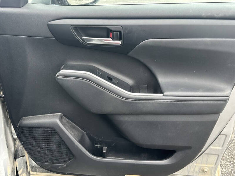 2022 Toyota Highlander Hybrid XLE