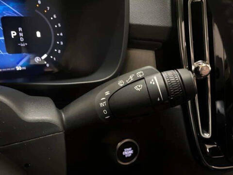 2025 Volvo XC40 B5 Plus Bright Theme