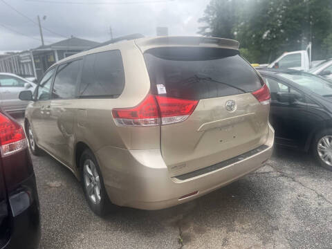 2011 Toyota Sienna LE 8-Passenger