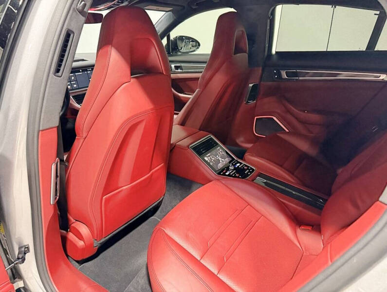 2017 Porsche Panamera Turbo