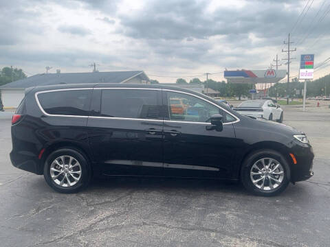 2024 Chrysler Pacifica Touring L