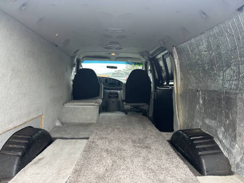 2003 Ford E-Series E-150 Base