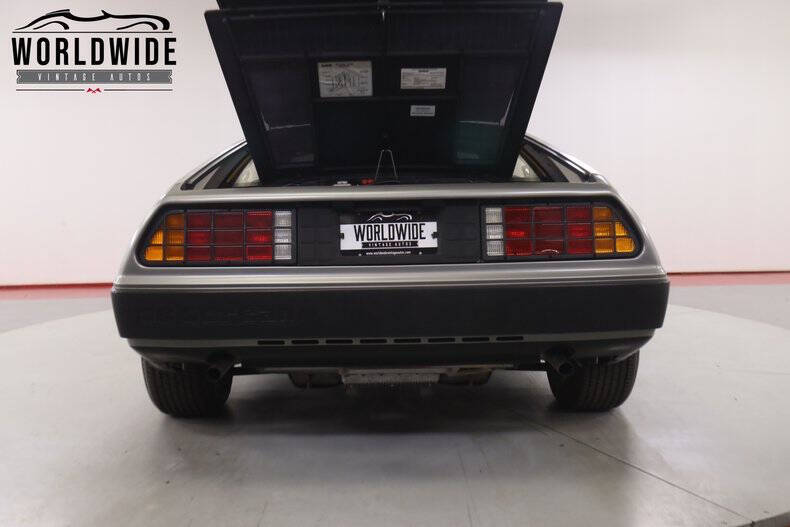 1981 DeLorean DMC-12