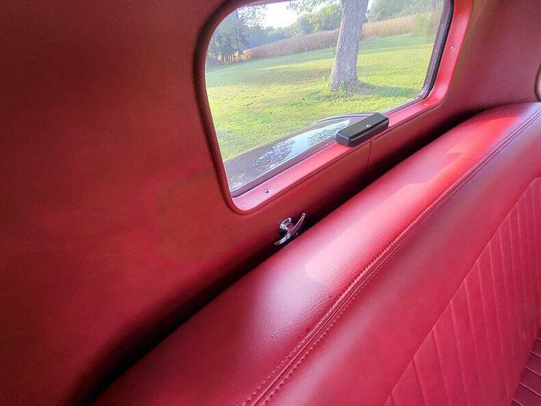 1932 Ford 5-Window